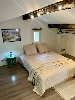 1 bedroom, internet, bed sheets