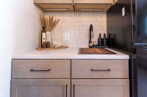 Charming studio in delightful Escondido with AC