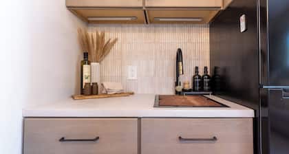 Charming studio in delightful Escondido with AC