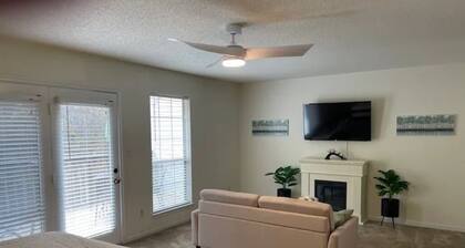 Cheerful 2 bedroom townhouse with fireplace