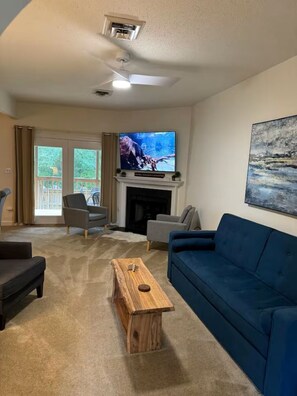 Télévision, cheminée