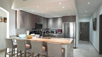 Fridge, microwave, oven, stovetop