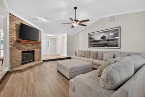 Smart TV, fireplace