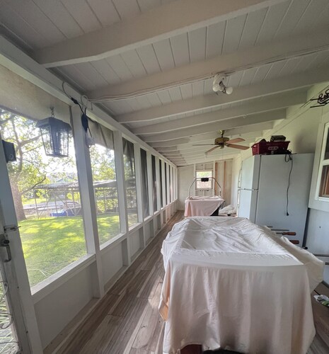 Fantastic 2-bedroom cottage with AC in Marble Falls