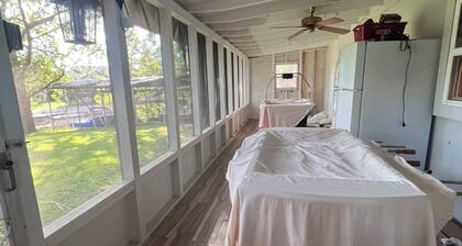 Fantastic 2-bedroom cottage with AC in Marble Falls