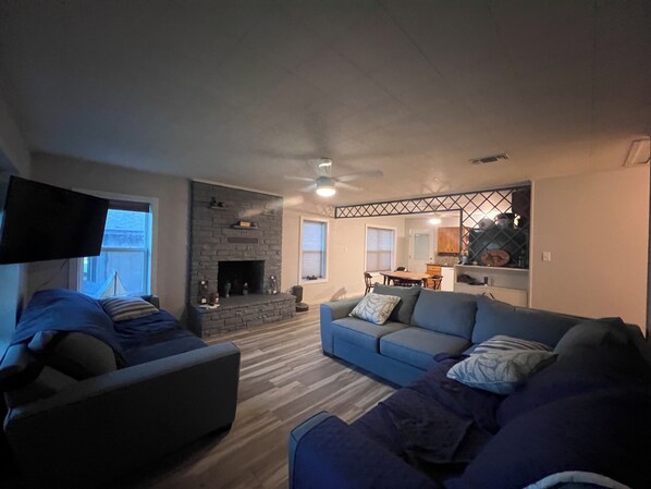 TV, fireplace