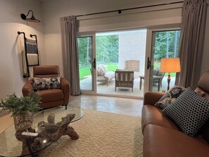 Smart-TV, peis og bøker