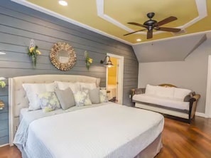 7 bedrooms, desk, iron/ironing board, travel cot