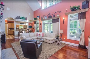 Smart-TV, peis og bøker