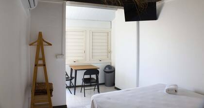 Airport Manini Lodge Studio 9