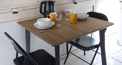 Airport Manini Lodge Studio 8