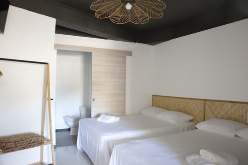 Airport Manini Lodge Studio 1