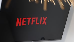 A flat-screen TV with the Netflix logo on its screen. - Airport Manini Lodge Studio 5 (Faaa)