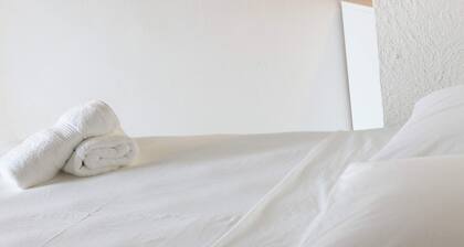 Airport Manini Lodge Studio 6