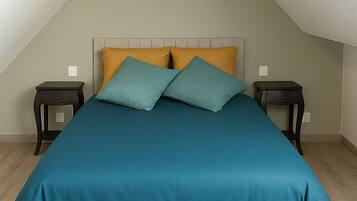 2 chambres, bureau, fer et planche Ă repasser, lit parapluie