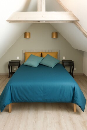 2 Schlafzimmer, Schreibtisch, Bügeleisen/Bügelbrett, Reisekinderbett