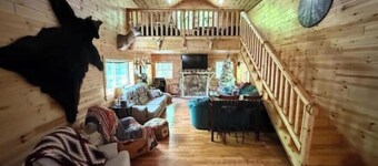 Cozy Cabin Retreat Pond & Trails – Nature Awaits!