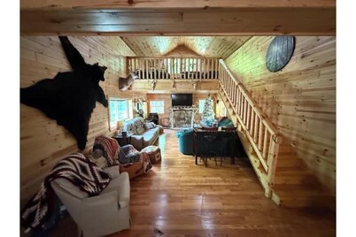 Cozy Cabin Retreat Pond & Trails – Nature Awaits!