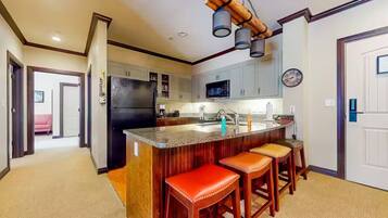 Micro-ondes, four, plaque de cuisson, lave-vaisselle