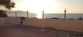 Cozy little house with terrace on the sea facing the beautiful Aeolian Islands