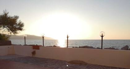 Cozy little house with terrace on the sea facing the beautiful Aeolian Islands