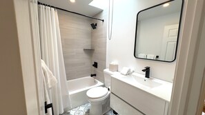 HandtĂŒcher, Seife, Toilettenpapier