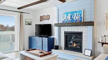 Älytelevisio, takka, DVD-soitin