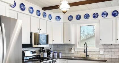 Blue Bungalow - Charming Lakefront Cottage in Canadian Lakes - Sleeps 8