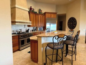 Fridge, oven, dishwasher, coffee/tea maker