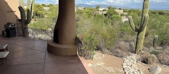 Mountains Everywhere +hot tub +bbq +firepit +games