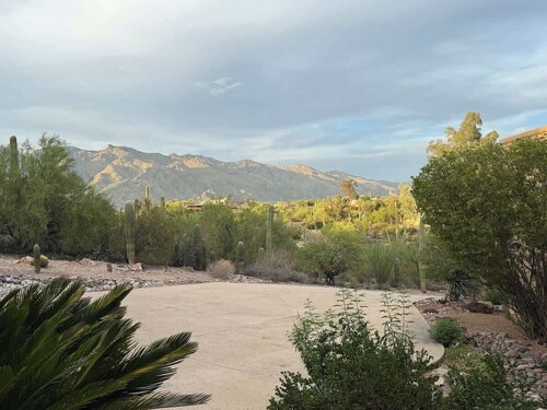 Mountains Everywhere +hot tub +bbq +firepit +games