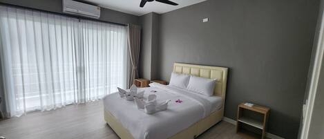 3 bedrooms, iron/ironing board, internet, bed sheets