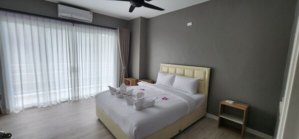 3 bedrooms, iron/ironing board, internet, bed sheets