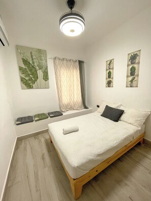 Iron/ironing board, WiFi, bed sheets