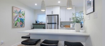 Newly Decorated BEAUTY in Downtown Ocean Springs with optional GOLF CART.