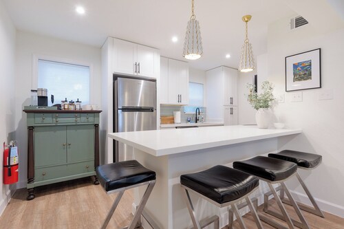 Newly Decorated BEAUTY in Downtown Ocean Springs with optional GOLF CART.