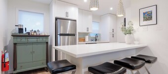 Newly Decorated BEAUTY in Downtown Ocean Springs with optional GOLF CART.