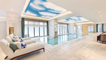Una piscina techada
