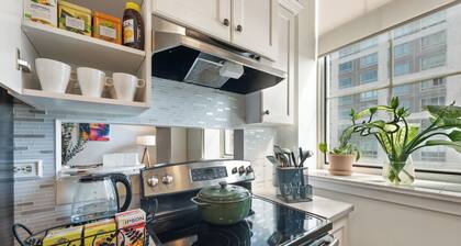 Bright & Modern Condo By Yale 3 Bedrooms,GYM, AC, Prime Location