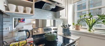 Bright & Modern Condo By Yale 3 Bedrooms,GYM, AC, Prime Location