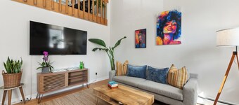 Bright & Modern Condo By Yale 3 Bedrooms,GYM, AC, Prime Location