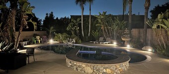 AMAZING Family- Friendly Villa with Pool + BBQ + Fire-pit, Disney & Water Park