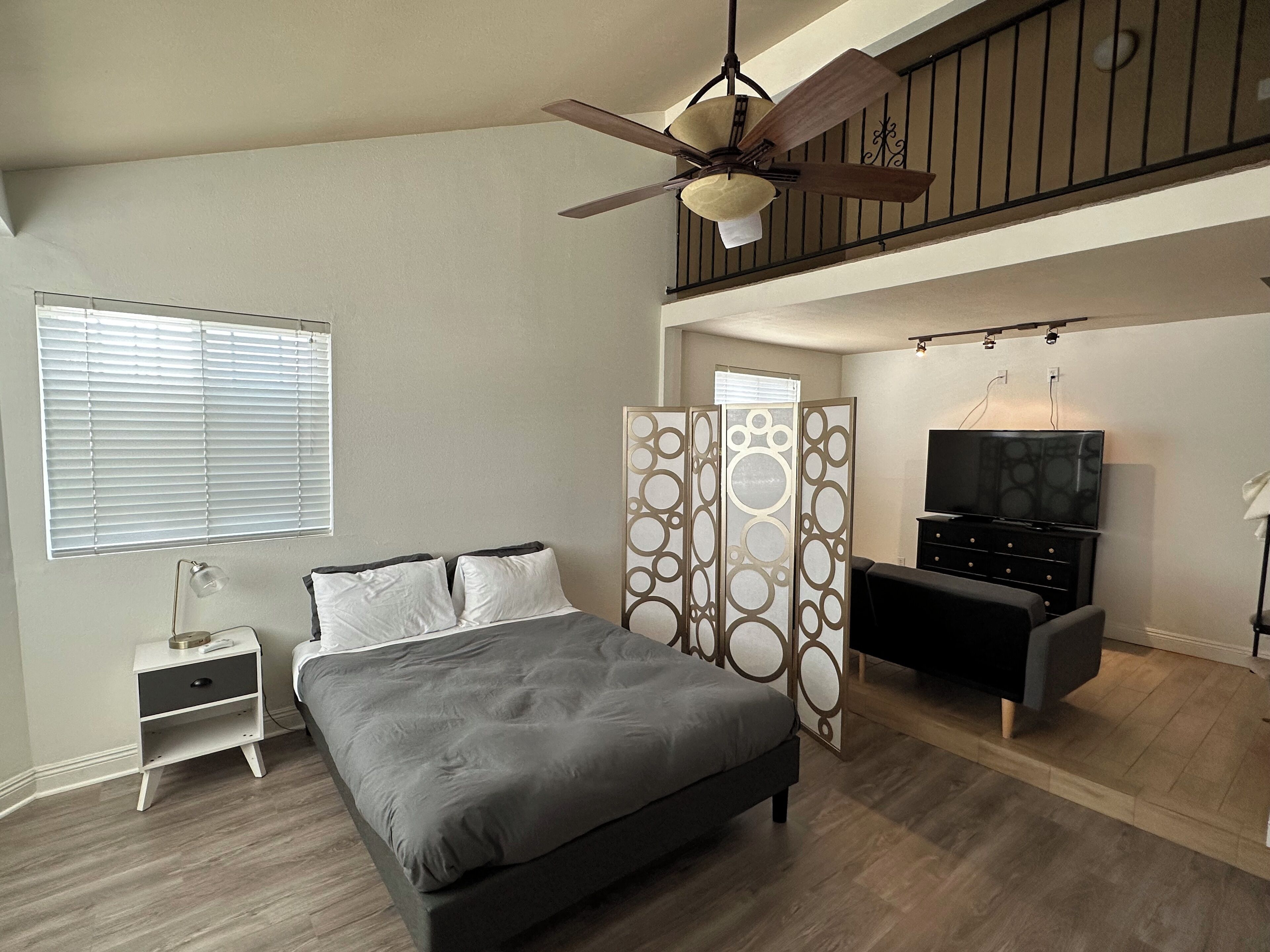 5 chambres, fer et planche à repasser, lit de bébé portatif, Wi-Fi