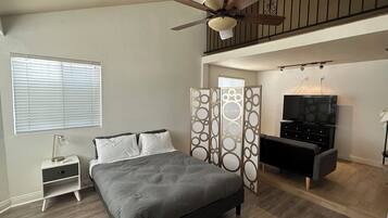 5 habitaciones, tabla de planchar con plancha, cuna de viaje y wifi