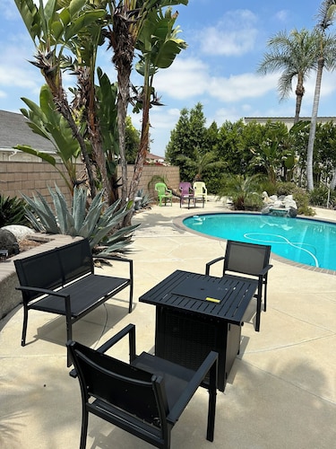 AMAZING Family- Friendly Villa with Pool + BBQ + Fire-pit, Disney & Water Park