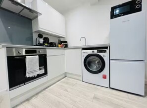 Apartment, City View | Private kitchen