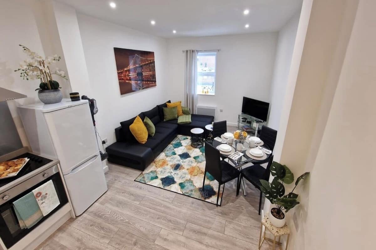 Apartment, City View | Living area