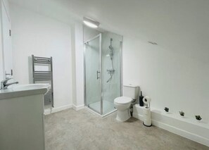 Apartment, Stadtblick | Badezimmer