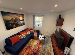 Apartment, City View | Living area