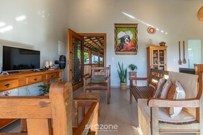 Villa | Living area | Flat-screen TV - Beautiful House With Pool, Arraial D'ajuda Lvl001 (Porto Seguro)